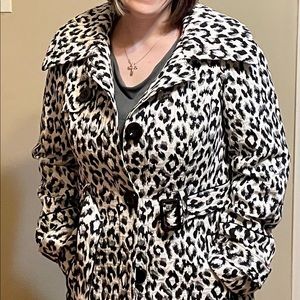 Beautiful Takara white, black and silver leopard print thicker type dress coat.